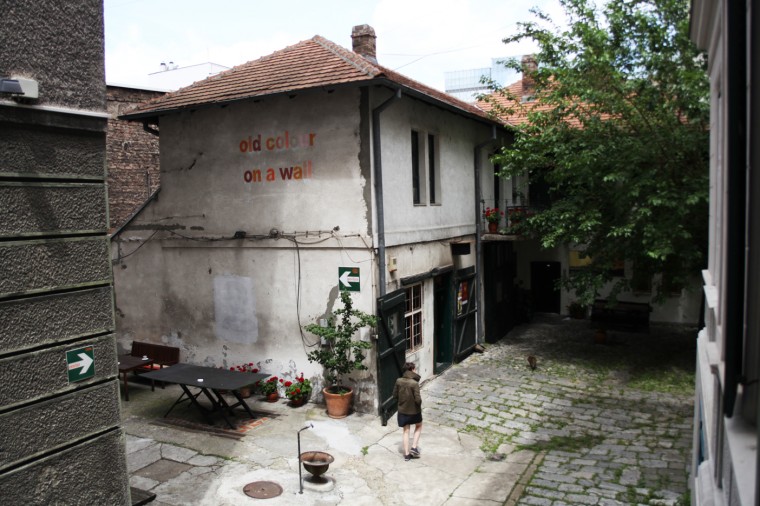 Le Centre de décontamination culturelle de Belgrade se trouve au coeur de la ville, dans d'anciens ateliers de sculpteurs.