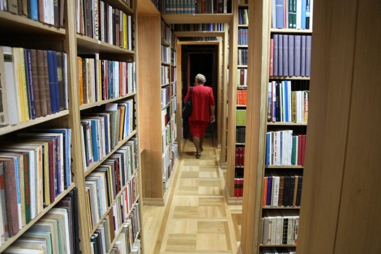 La bibliothèque du monastère compte plus de 2000 ouvrages, dont quelques pièces rares.
